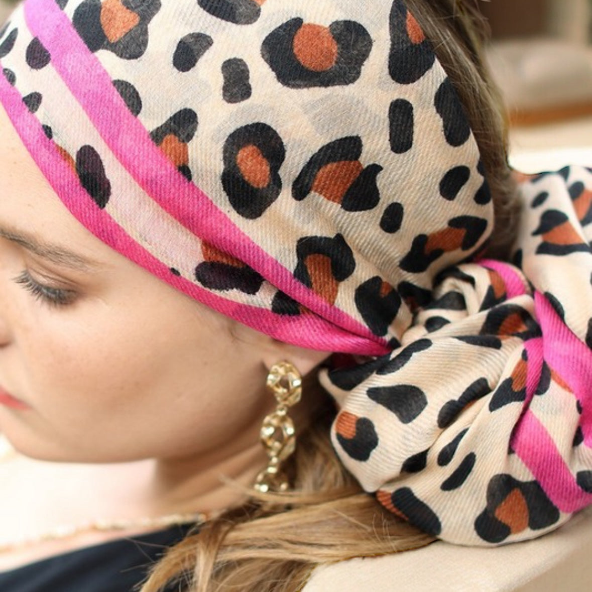 Wild Elegance Leopard Scarf (Pink)