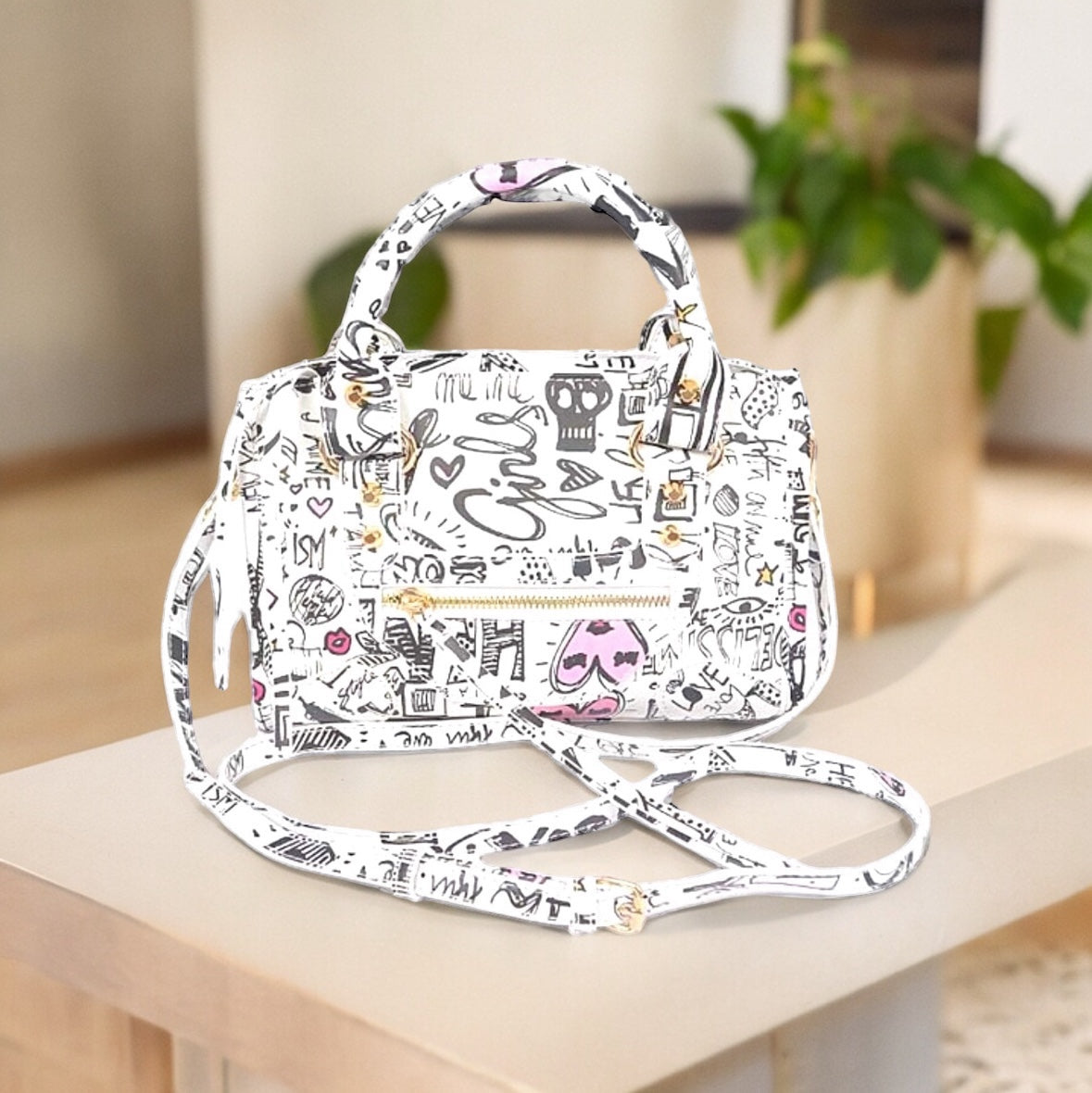 Urban Graffiti Chick Purse (White)